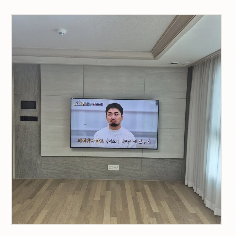 구로구 설치 참고 사진 2 - 스탠드에서 벽걸이 전환