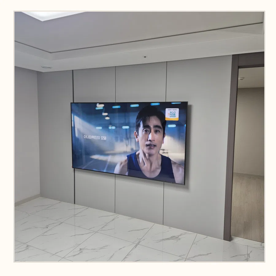 동작구 벽걸이TV 설치 참고 장면 - TV 반매립 구조