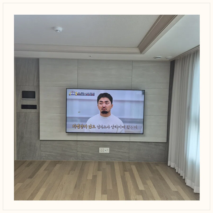 양평군 벽걸이TV 설치 참고 장면 - 브라켓 흔들림과 지지력