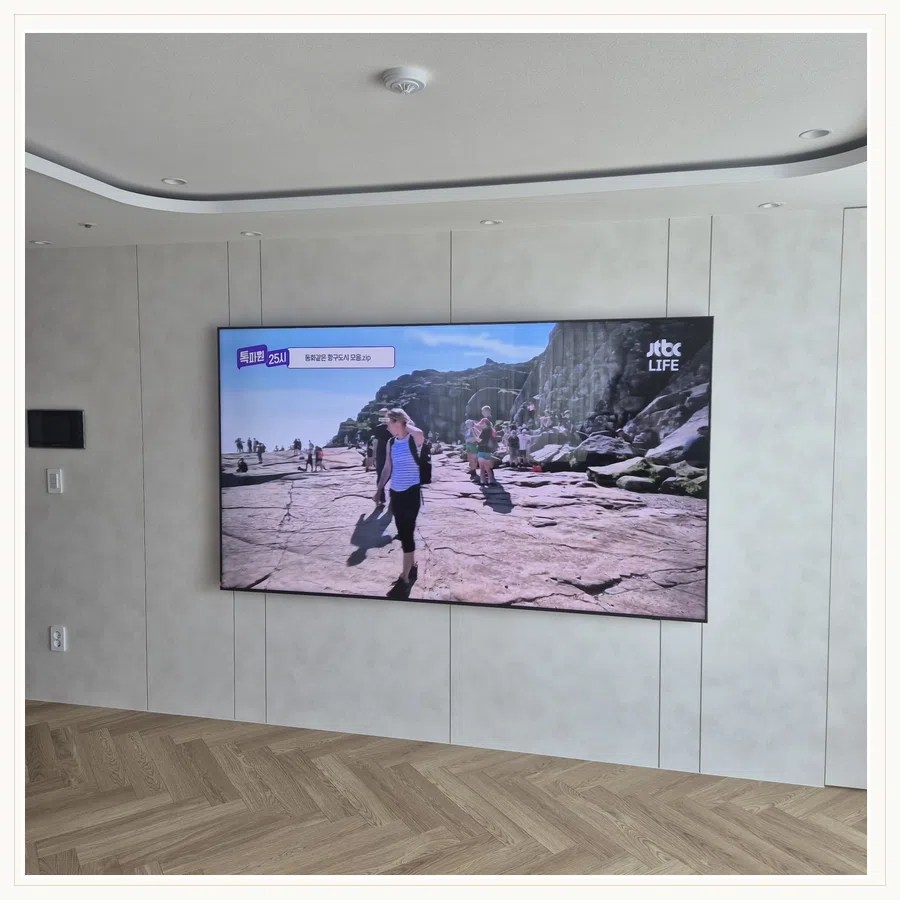 미추홀구 벽걸이TV 설치 참고 장면 - 브라켓 흔들림과 지지력